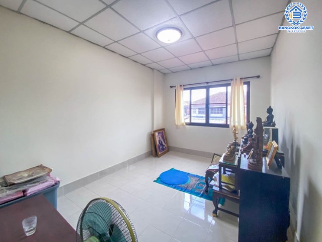 *****บ้านแฝดมือสองย่านนนทบุรี ม.อุดมทรัพย์ บางกรวย-ไทรน้อย หลังมุม! ทำเลดีที่สุดในโครงการ เนื้อที่ 37.1 ตร.ว. ฟังก์ชัน 3 ห้องนอน 2 ห้องน้ำ 1 ที่จอดรถ บ้านพร้อมยู่ ติดสวน บนทำเลเชื่อมต่อถ.ราชพฤกษ์, ถ.บางกรวย-ไทรน้อย ใกล้วงเวียนพระราม5